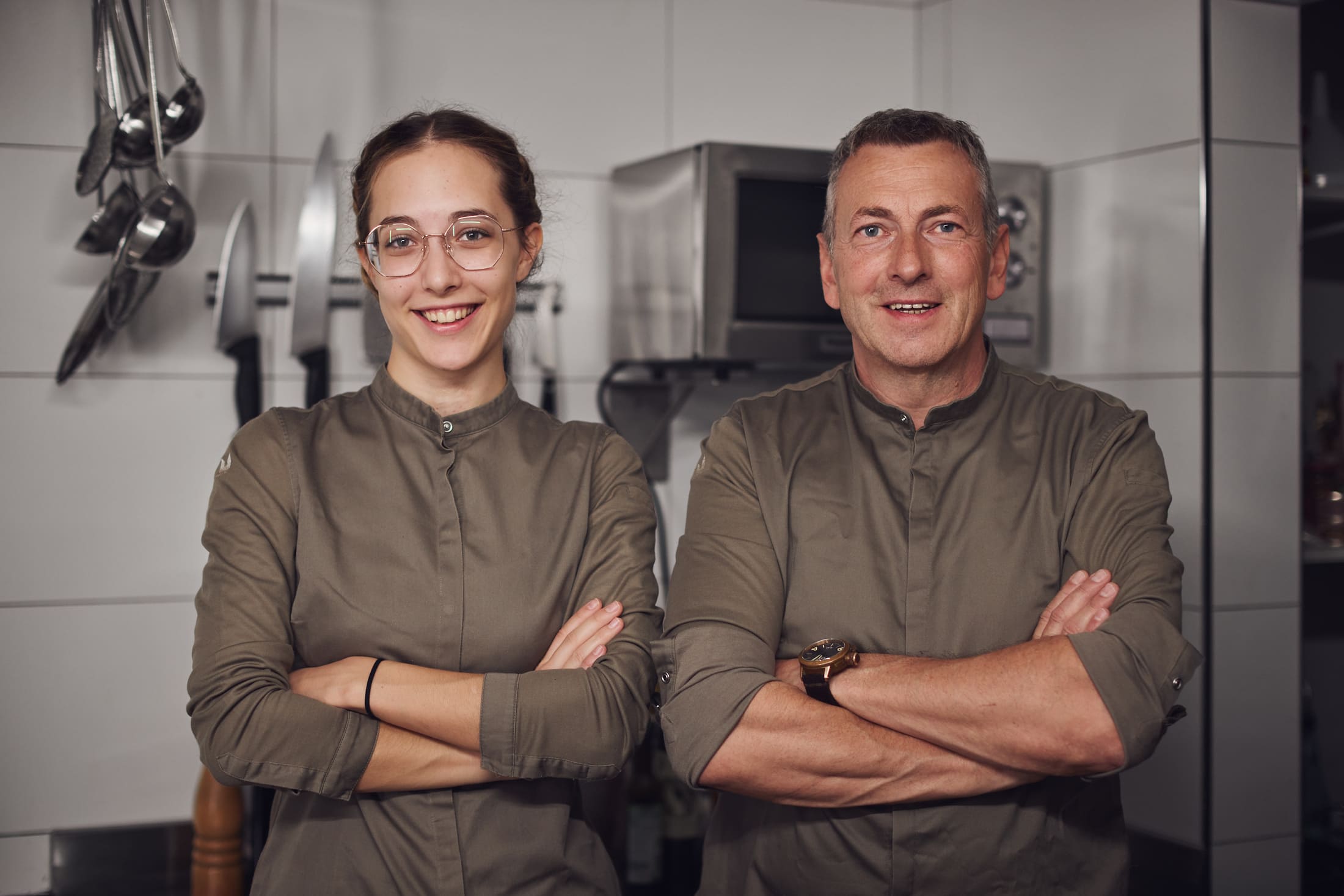 Hubert und Laura in der Küche im Familienbetrieb Gufidaun